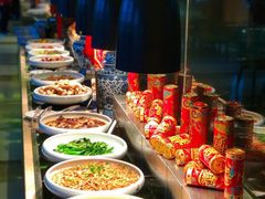 自助取餐区-大中华希尔顿酒店-念自助餐·嗨啤·小龙虾