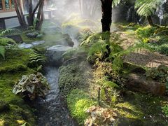 -Chom Cafe and Restaurant