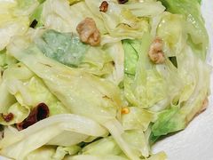 油渣炝炒手撕包菜-渔语鱼新川菜Bistro(万象天地店)