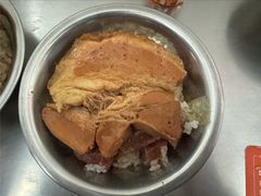 香肠糯米扣肉饭-梁阿婆廿年老牌扣肉糯米饭