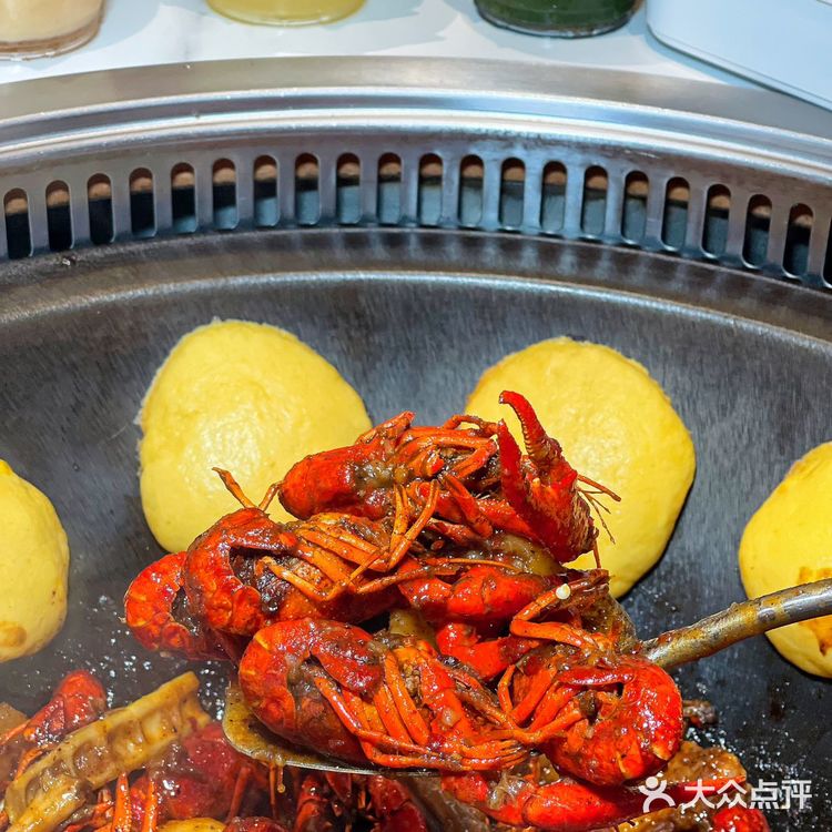 不用长途跋涉，吃到了东北味的铁锅炖