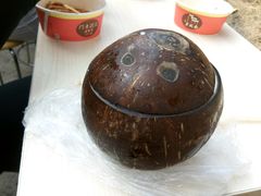 -志龙皇冠吃货椰子铺