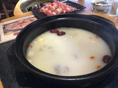 -洪氏嗨捞·广东猪肚鸡·椰子鸡火锅(西咸万象城店)