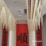 我们终于等到了机会得偿所愿。店面在广场中非常显眼