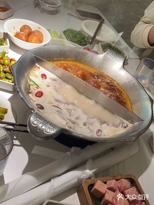 九鼎轩脆毛肚火锅(金坛吾悦广场店)图片