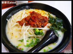 特制辣肉拉面，少拍了半个卤蛋。。。-食其家·牛丼咖喱(广元西路店)