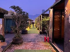 -冰冰龙虾·江湖菜·花园江景餐厅