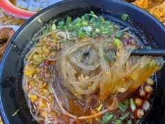 -爆炸头阿姨小四川正宗川味小吃(无任何分店)