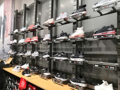 -UNDER ARMOUR(新燕莎奥莱店)