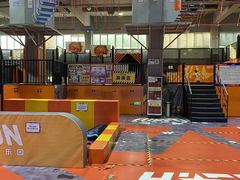 -嗨翻Hi-Fun竞技主题乐园·蹦床亲子生日轰趴(国光1937店)