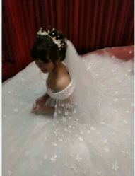 -觅白婚纱礼服馆