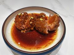 鸭蛋黄狮子头-梅飞酒家(名辉豪庭店)