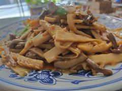 -天天向上素食餐厅(五台山店)