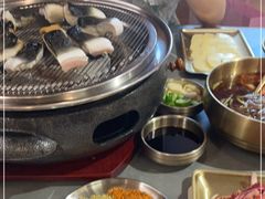 -围炉肉舍•炭烤活鳗•丹东海鲜烤肉(步行街店)