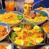 分量挺大的，上面铺了一层可以拉丝的芝士