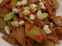 酸梅杏鲍菇闷茄子-宝丽轩中餐厅BAOLIXUAN