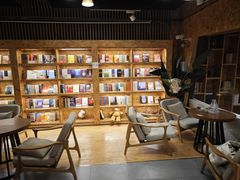 -新华里咖啡书吧(新华书店小寨店)