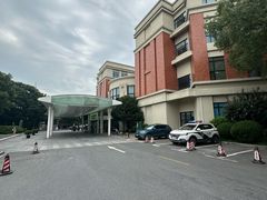 -复旦大学附属华山医院东院-地上停车场