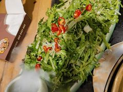 鱼皮拌苦菊-顶顶汤火牛排火锅·经典铜锅涮肉