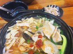 -丽虹云南过桥米线(兴工街店)