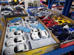 -逝水玩具折扣店