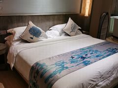 -皇马海口湾海景酒店(万绿园秀英港店)