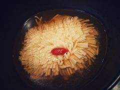 上汤炖菊花-萬國春·中菜馆(颐和公馆店)