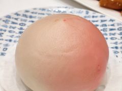 蛋黄莲蓉寿桃包-广州酒家(昌岗地铁站店)