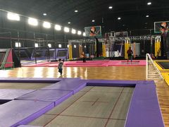 -嘿哟动霸CHUA·新潮玩运动娱乐中心·蹦床滑冰团建乐园