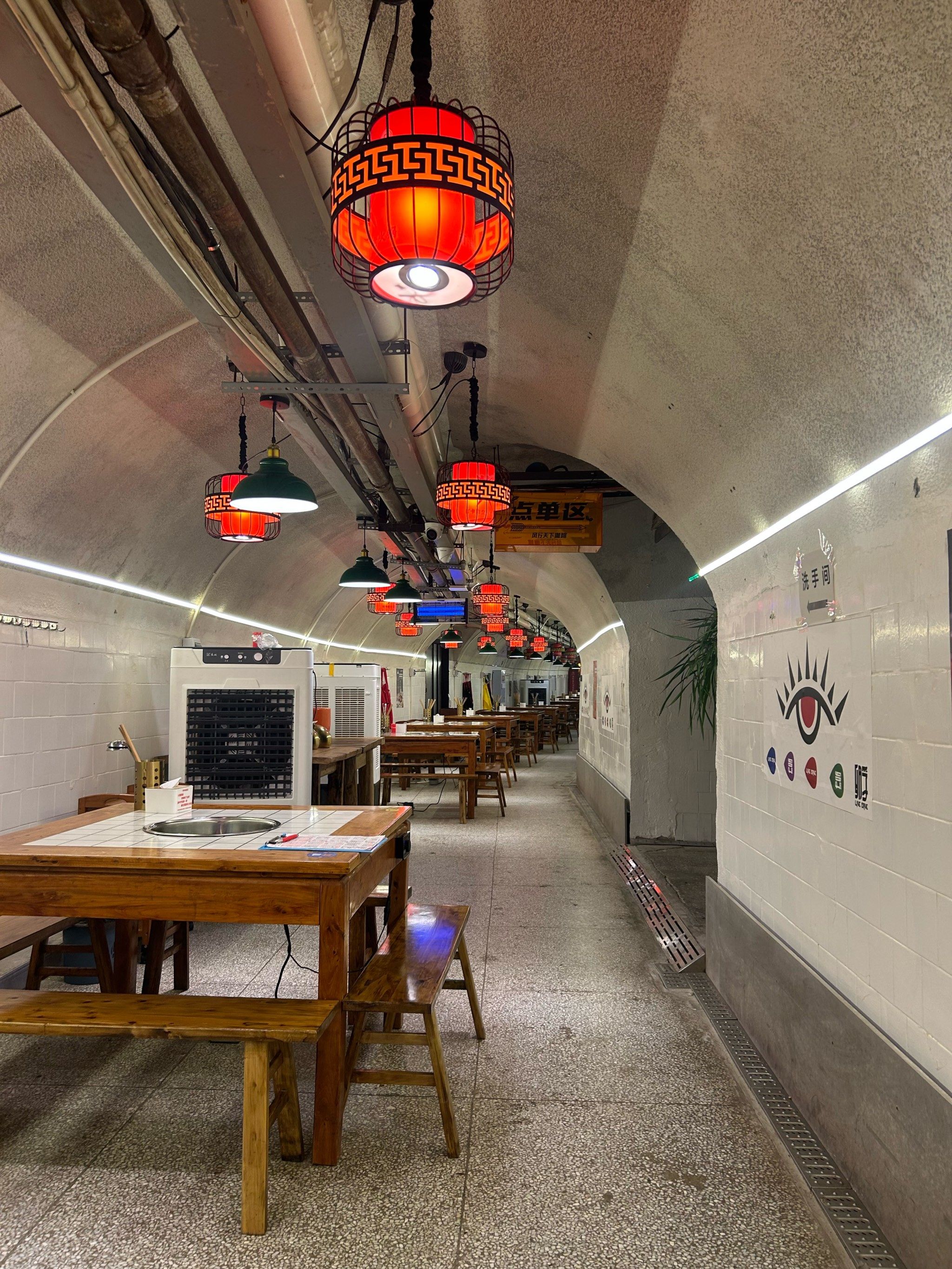 防空洞吃火锅是什么体验