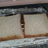 150°烤10分钟 2.涂上草莓酱就可以享用了