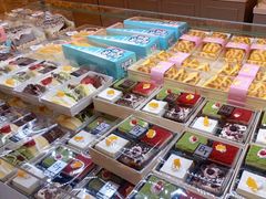 零售区-面包新语(龙湖·西宸天街店)