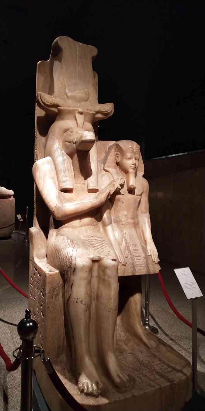 卢克索博物馆-"卢克索博物馆位于埃及尼罗河畔,参观卢克索.