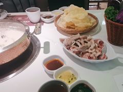 -洪氏嗨捞·广东猪肚鸡·椰子鸡火锅(西咸万象城店)