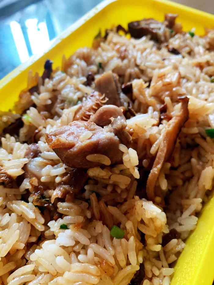 打分    /人 排骨咸饭很好吃!