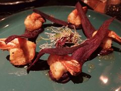 煎虾配紫薯泥薯片及姜味柠檬汁-AZUL by FUEL蓝色·法式酒馆(琶醍店)