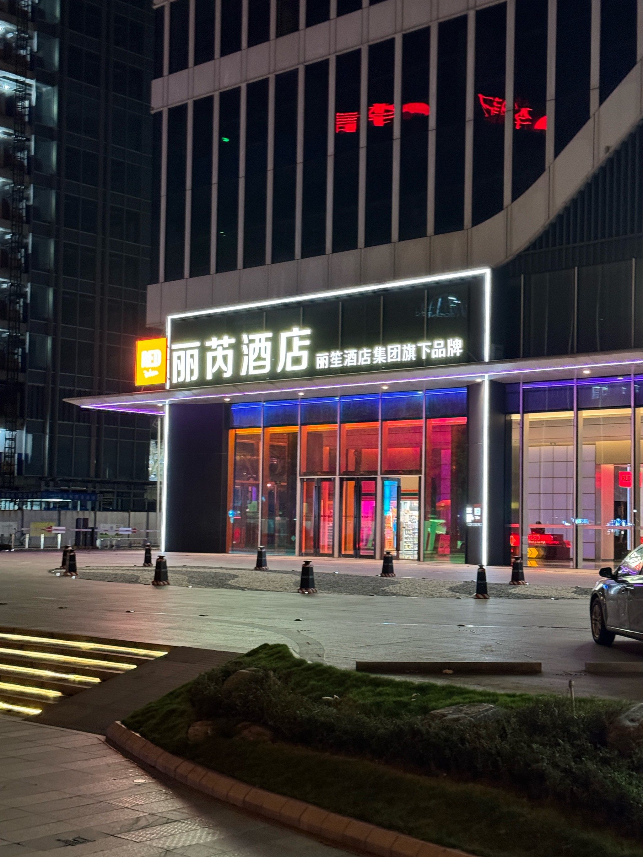 这家酒店还不错,离南站也特别近