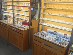 -优医视平价眼镜蔡司依视路折扣工厂店(十里堡店)