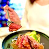 我哋平日下午去都坐滿哂人
