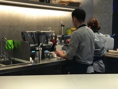 -瑞幸咖啡(岳家嘴地铁站店)