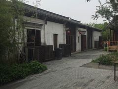 -田园东方蜜桃村的田野营地