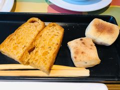餐前面包蒜黄油-安妮意大利餐厅(国贸店)