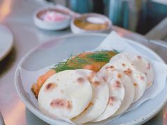 烟熏三文鱼配烤饺子皮及芥末籽酱-BOR Eatery(安福路店)