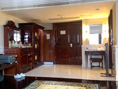 -深圳富苑皇冠假日套房酒店