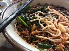小锅米线-缘生态云南菜·野生菌庭院餐厅(华侨城店)