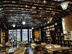 -钟书阁(松江泰晤士小镇店)