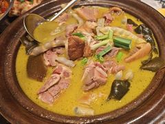 -帅巴人舅母子腊蹄民俗村
