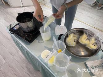 怀孕以来感觉住在家里面很麻烦，婆婆一直照顾着感觉她也