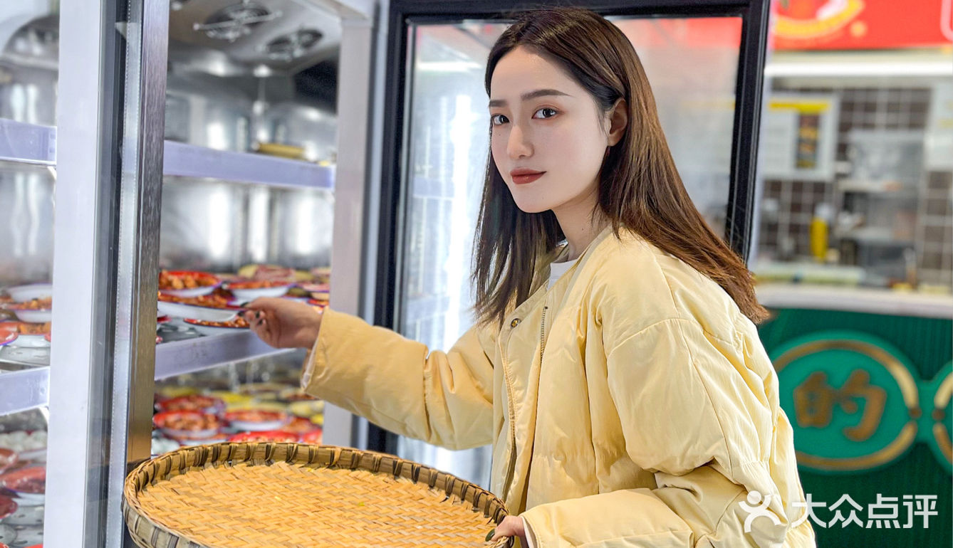 人均30‼️重庆盘盘麻辣烫天花板🔥冒鸭肠无敌