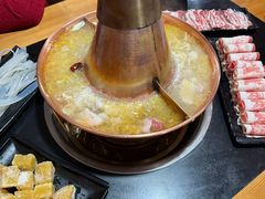 -果松木炭酸菜铜火锅·外婆参鸡汤